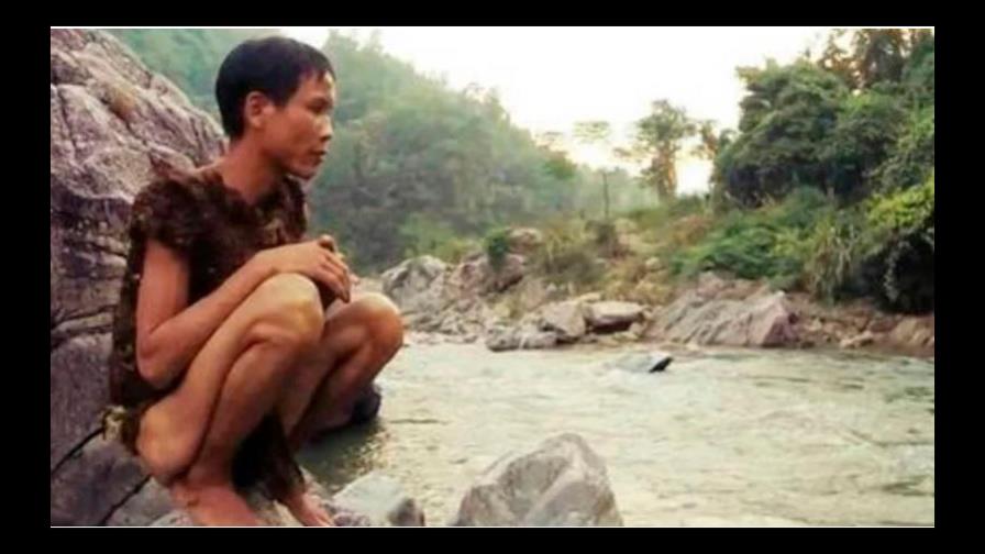 Este hombre vivió toda su vida en la selva sin saber de la existencia del sexo ni de las mujeres Este hombre vivió toda su vida en la selva sin saber de la existencia del sexo ni de las mujeres