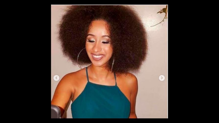 Cardi B muestra su cabello al natural