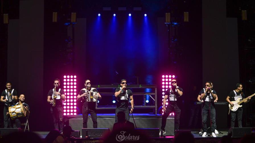 Urbanda representa merengue típico junto a DJ Adoni Urbanda representa merengue típico junto a DJ Adoni