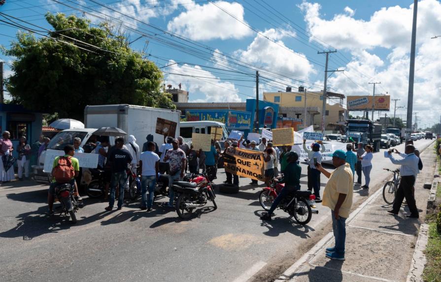 Reclaman agua y calles en el sector La Ureña