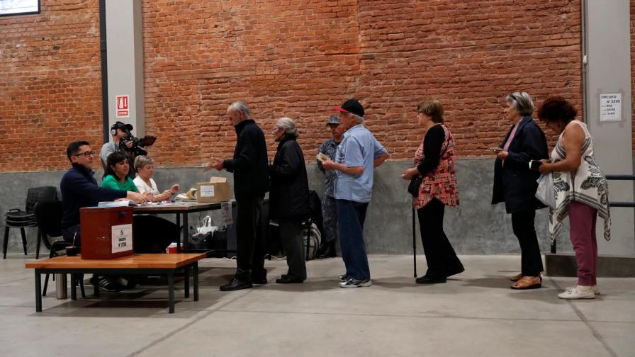Uruguayos deciden si mantienen o cambian el rumbo del país en elecciones generales
