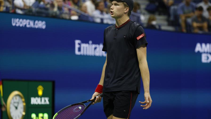 Djokovic despierta y sigue al acecho del Grand Slam