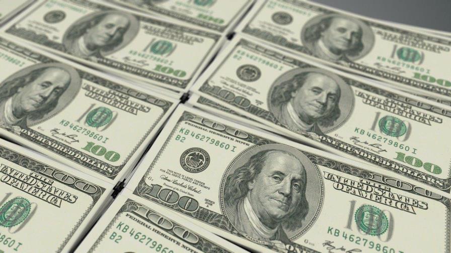 Familia halla un millón de dólares mientras paseaba Familia halla un millón de dólares mientras paseaba