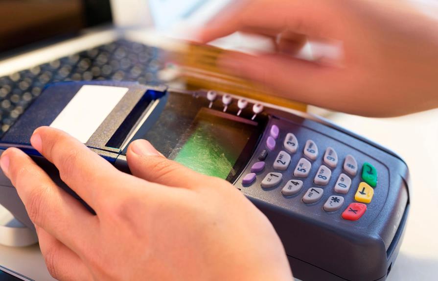 Consumos con tarjetas de débito comienzan a recuperarse