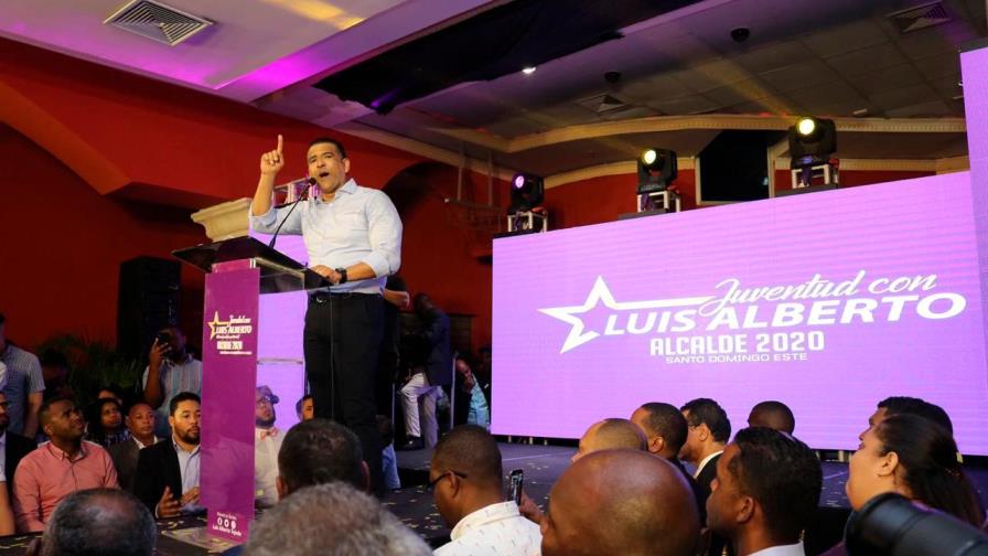 Luis Alberto Tejeda promete fomentar programas de formación, cultura y cine en SDE