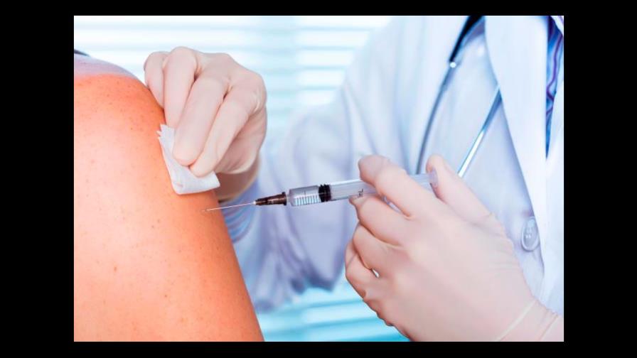 Vacuna contra el coronavirus podría estar disponible para el otoño en EEUU