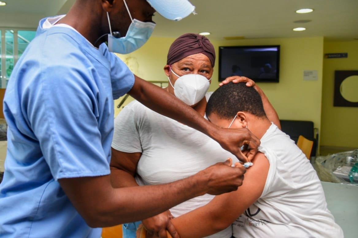 Todos los puestos de vacunación del Área V de Salud han dado prioridad al uso de las vacunas Pfizer para primera dosis. 