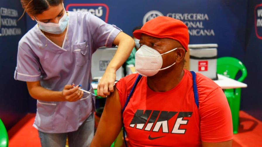 Centros priorizan vacuna Pfizer para primera dosis contra el COVID-19 