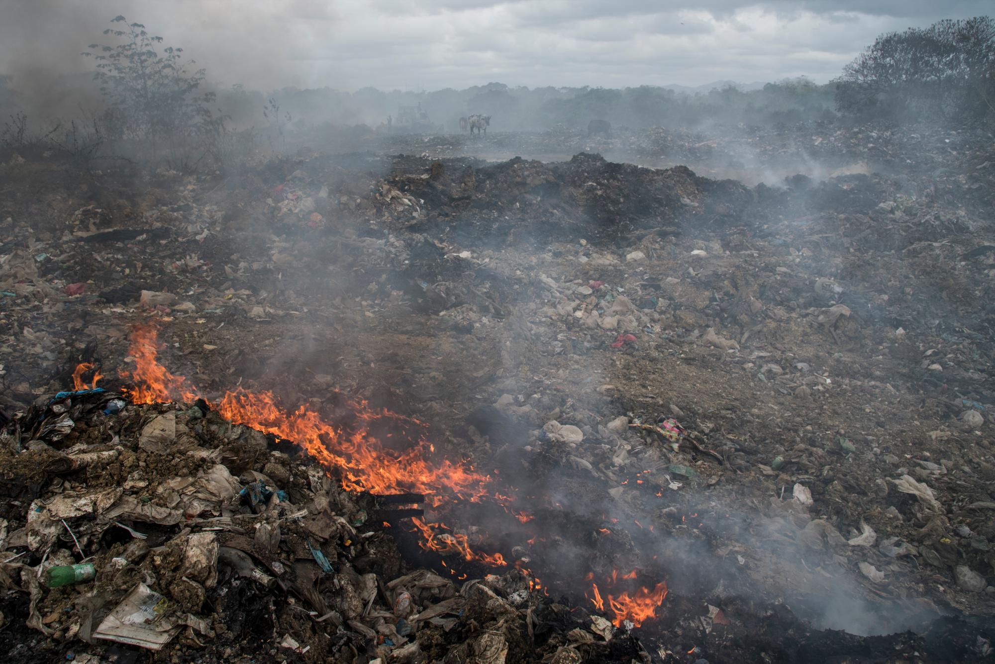 Las llamas se extienden.