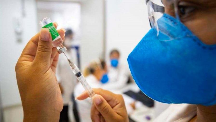 Brasil anuncia su primera vacuna propia y comenzará a probarla en humanos