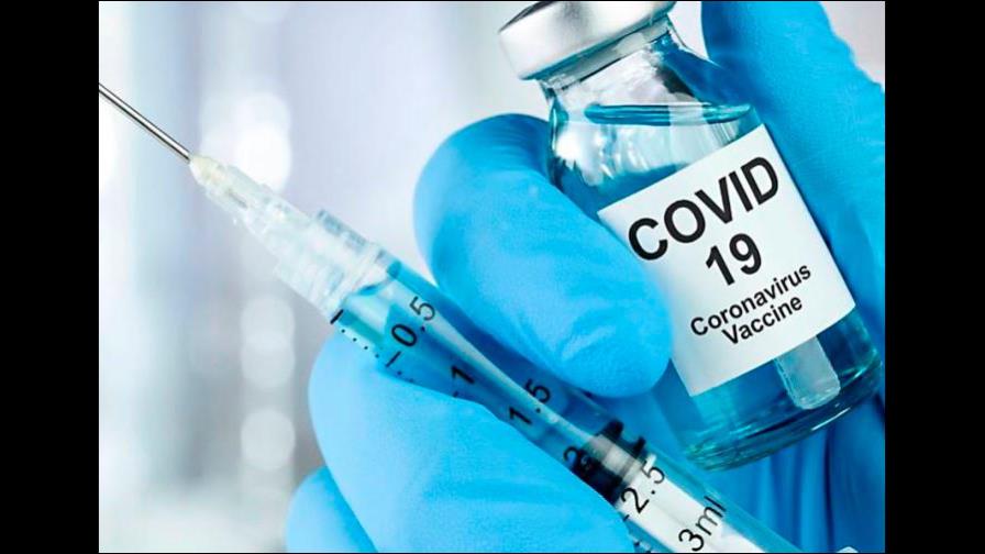 Jóvenes se visten como abuelas para vacunarse contra el COVID-19 en Florida Jóvenes se visten como abuelas para vacunarse contra el COVID-19 en Florida