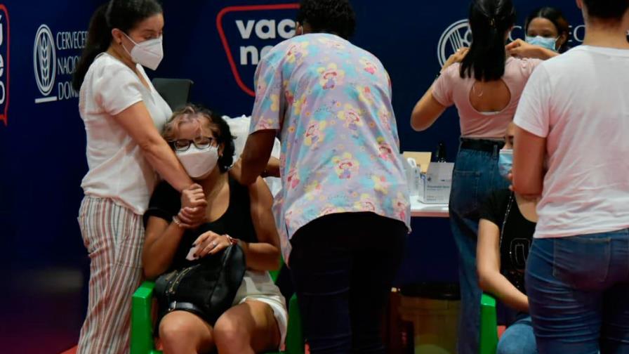 Aumenta flujo en centros de vacunación por cumplirse tiempo para segunda dosis de Pfizer Aumenta flujo en centros de vacunación por cumplirse tiempo para segunda dosis de Pfizer