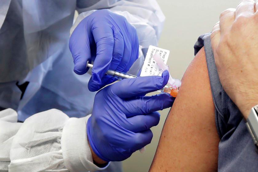 Vacuna contra COVID-19 probada en EEUU va a ensayos finales
El país reporta que estimuló el sistema inmunitario de los voluntarios
