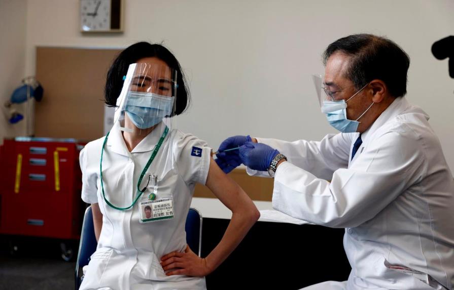 Japón arranca campaña de vacunación contra COVID-19