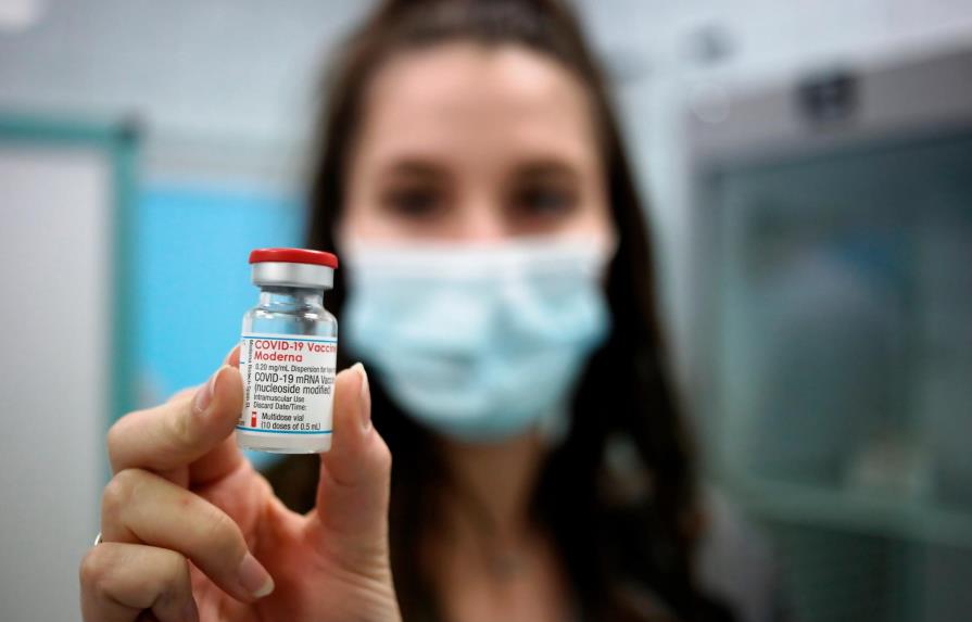 Moderna, pionera de las vacunas anticovid, acelera el ritmo para mantener su lugar