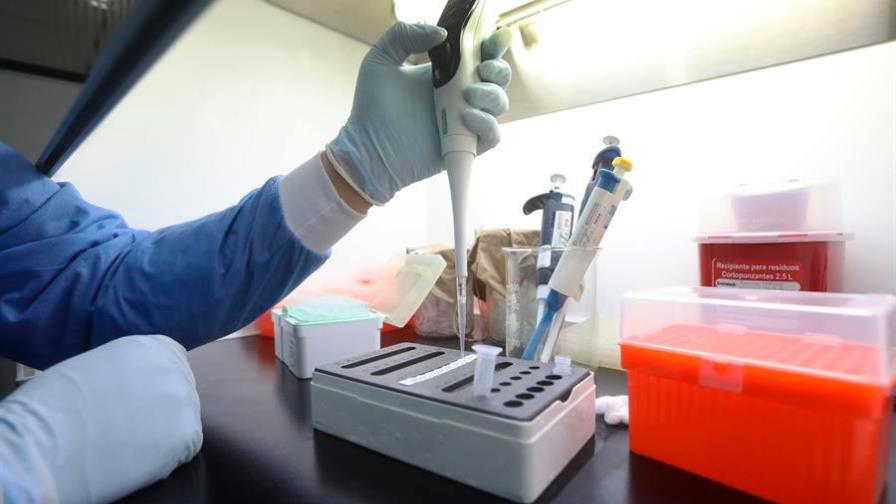 Científicos identifican cepa del virus más contagiosa, pero otros discrepan