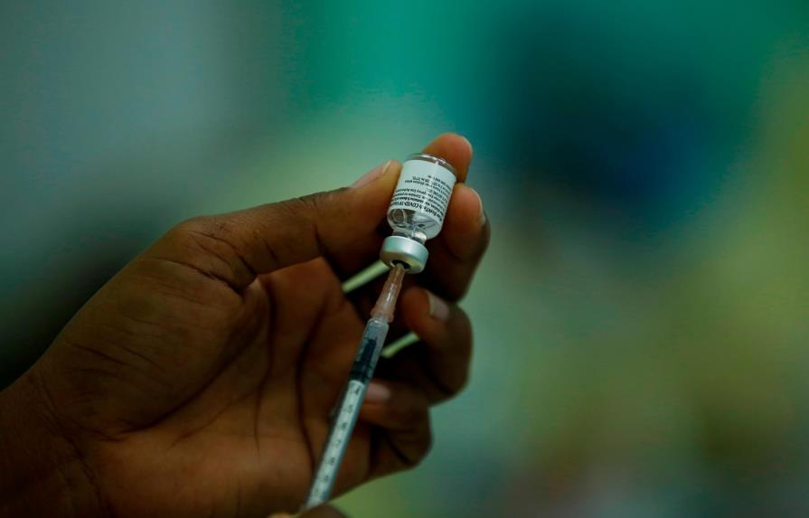 Pfizer confirma que vacunas anticovid que se vendían en México y Polonia eran falsas
