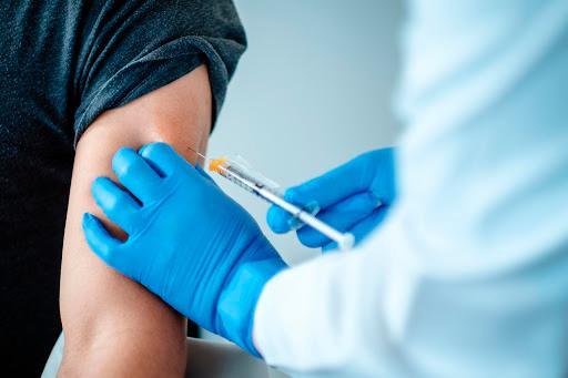 Salud Pública aprueba aplicación de la vacuna de AstraZeneca contra el COVID-19 en RD