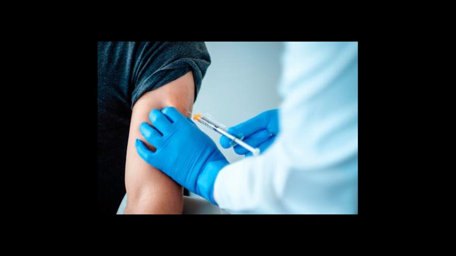 Salud Pública aprueba aplicación de la vacuna de AstraZeneca contra el COVID-19 en RD Salud Pública aprueba aplicación de la vacuna de AstraZeneca contra el COVID-19 en RD