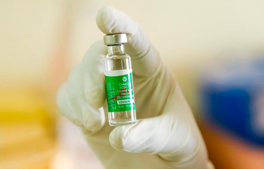 Presidente Abinader recibe las primeras dosis de la vacuna contra el COVID-19 