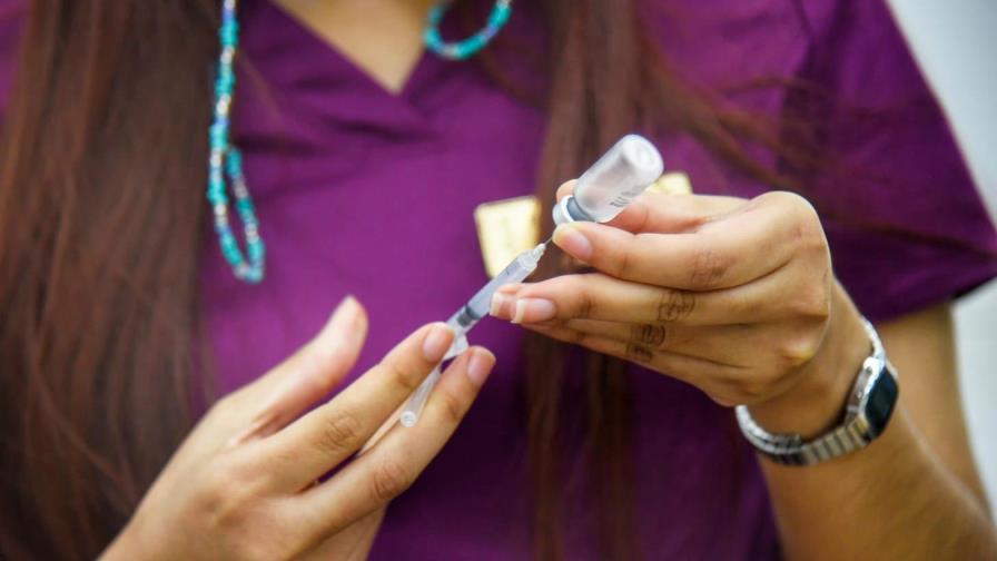 “Yo creo en la vacuna”,  dice anciano de 71 años al recibir segunda dosis contra el COVID-19 