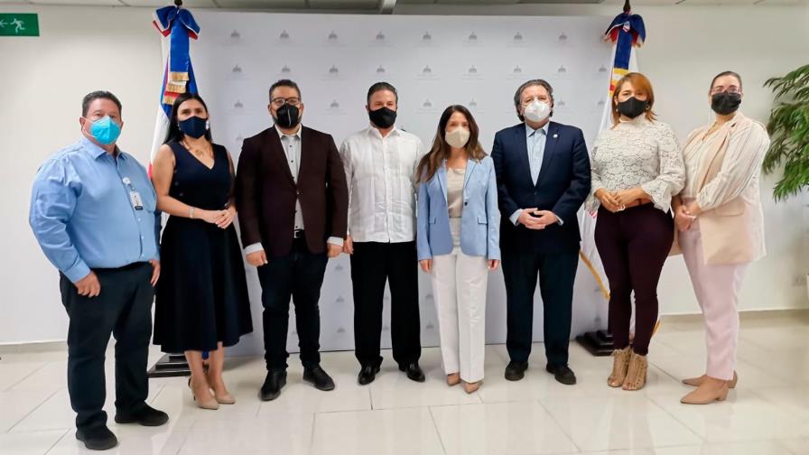 Gobierno inicia jornada permanente de vacunación en Pedernales
