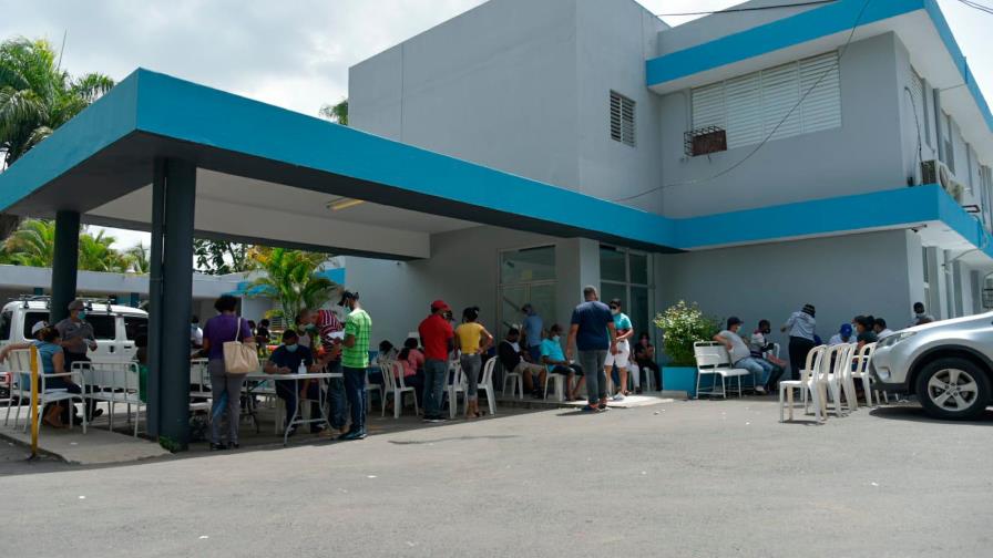 Encargados de puestos de vacunación llaman a población a continuar proceso de inoculación