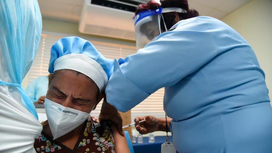 182 batalladores contra el COVID-19 en el hospital Ramón de Lara serán vacunados hoy