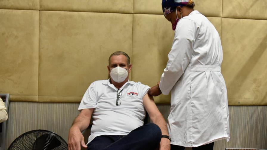 Aplicación de la tercera dosis predomina en la jornada de vacunación de este viernes