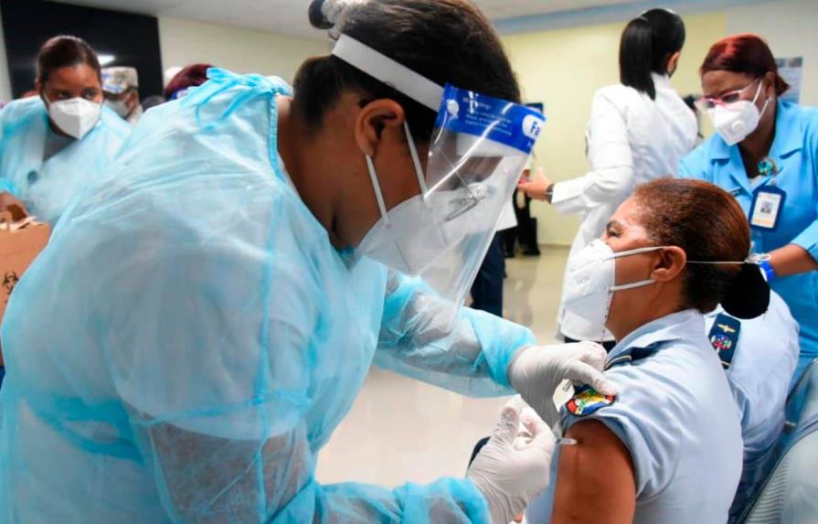 Centros de vacunación COVID-19 de RD funcionarán en Semana Santa