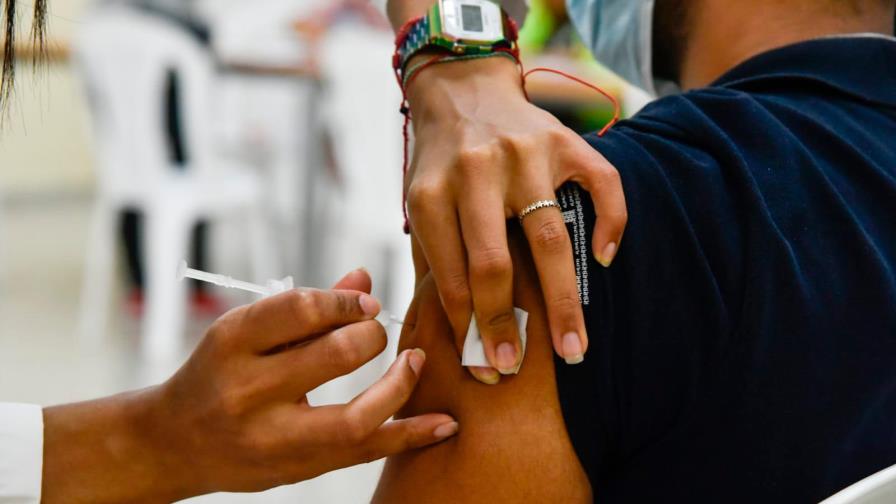 Abinader informa que este viernes hubo vacunación récord contra el COVID-19