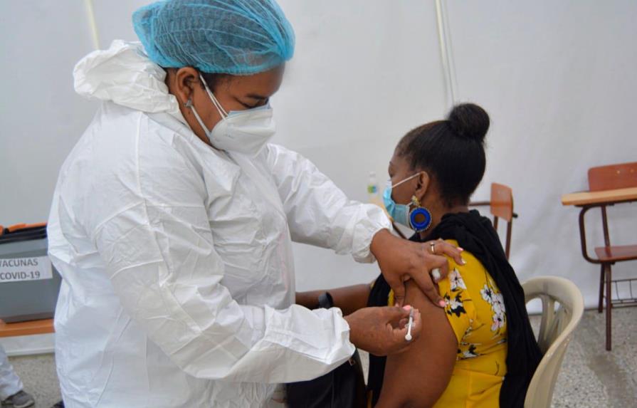 En la Unphu se han aplicado 2,220 vacunas a docentes del Minerd y personas mayores de 70 años