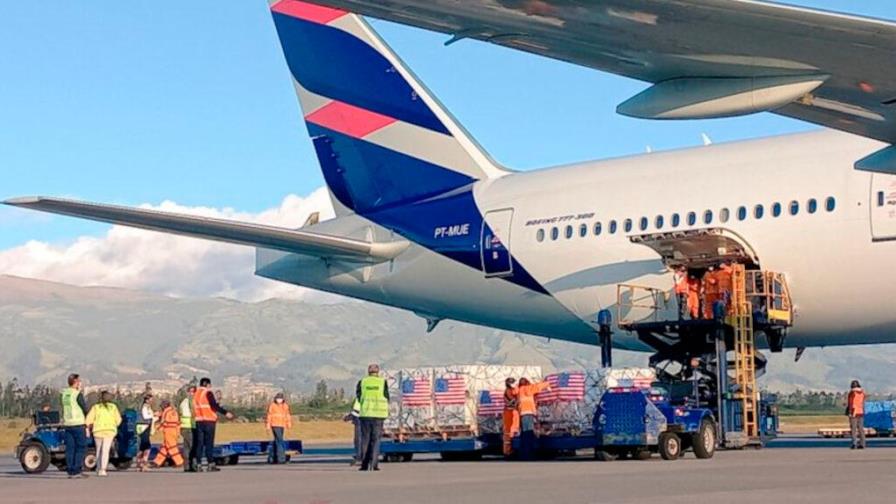 Ecuador recibe primer lote con más de un millón de vacunas donadas por EE.UU.