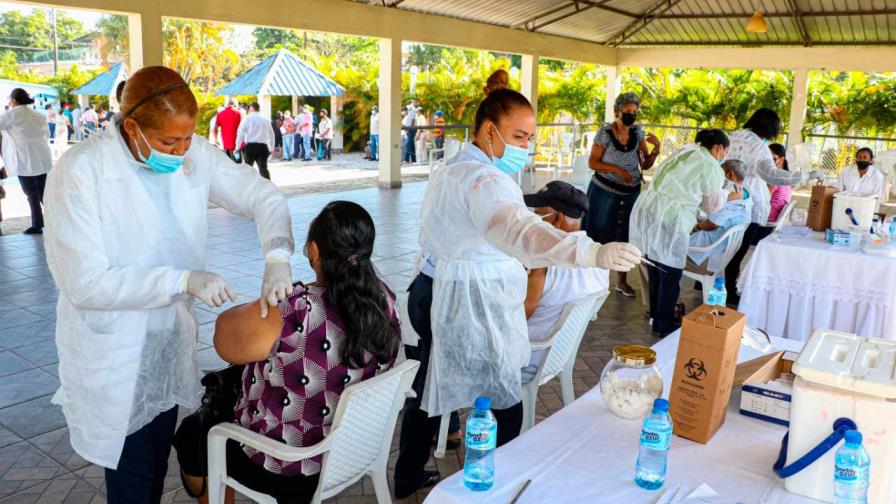 FARD inicia vacunación contra el COVID-19 para adultos mayores FARD inicia vacunación contra el COVID-19 para adultos mayores