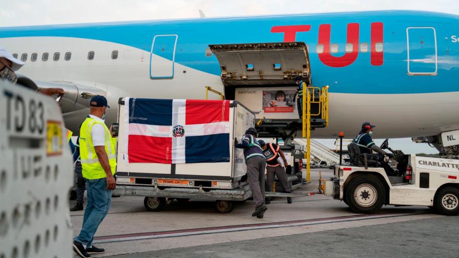 Lote con tres millones de dosis de Sinovac llega al país a las 2:40 de la tarde