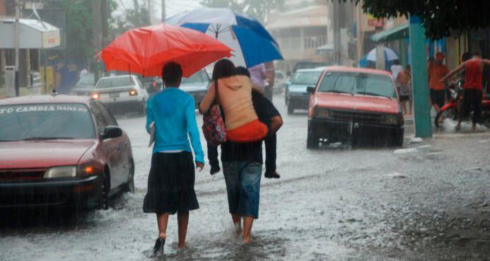 Vaguada provoca aguaceros en varias provincias del país