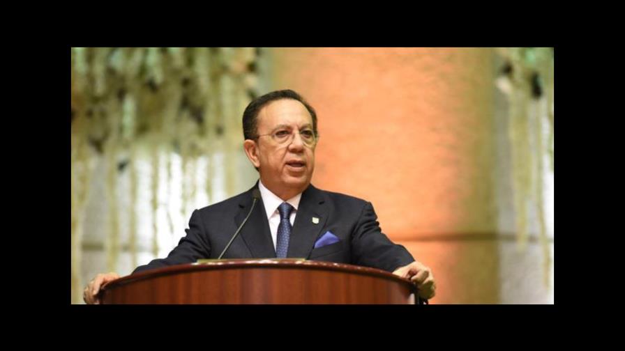 Gobernador del Banco Central insiste en que hay que aumentar los salarios 