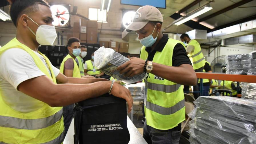 Junta inicia proceso de conformación de 1,099 valijas del voto en exterior Junta inicia proceso de conformación de 1,099 valijas del voto en exterior