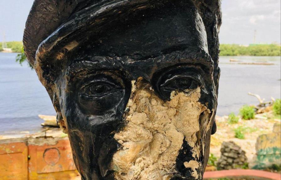 Vandalizan de nuevo busto de Pedro Mir en San Pedro de Macorís