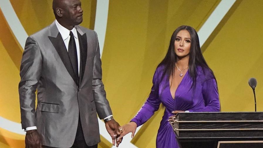 “Lo conseguiste”, le dice Vanessa Bryant a Kobe en su ingreso al Salón de la Fama