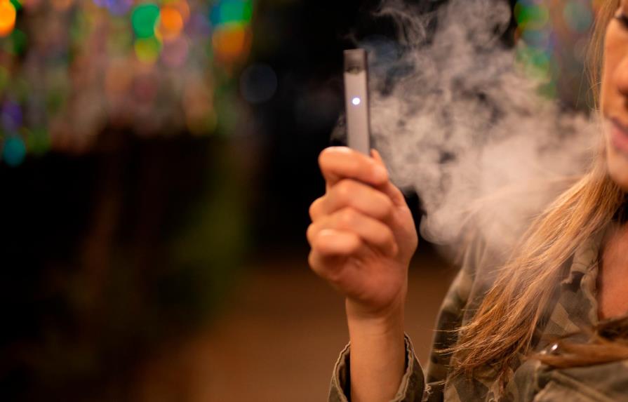 Nueva York ilegaliza los saborizantes de los cigarrillos electrónicos