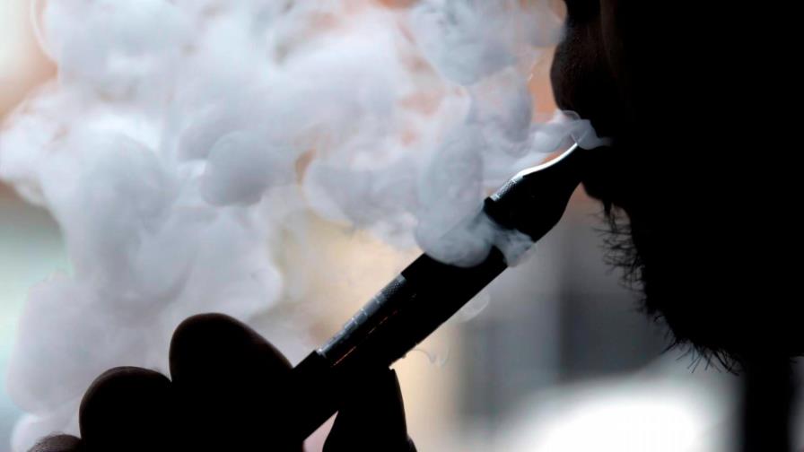 Tribunal suspende prohibir cigarrillos electrónicos de sabores en Nueva York