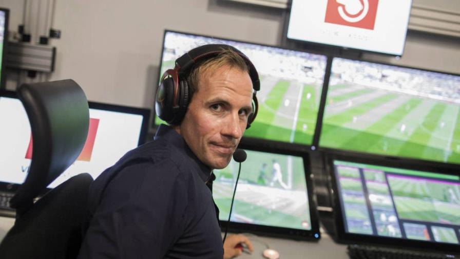 El VAR reduce los errores y las agresiones en el fútbol