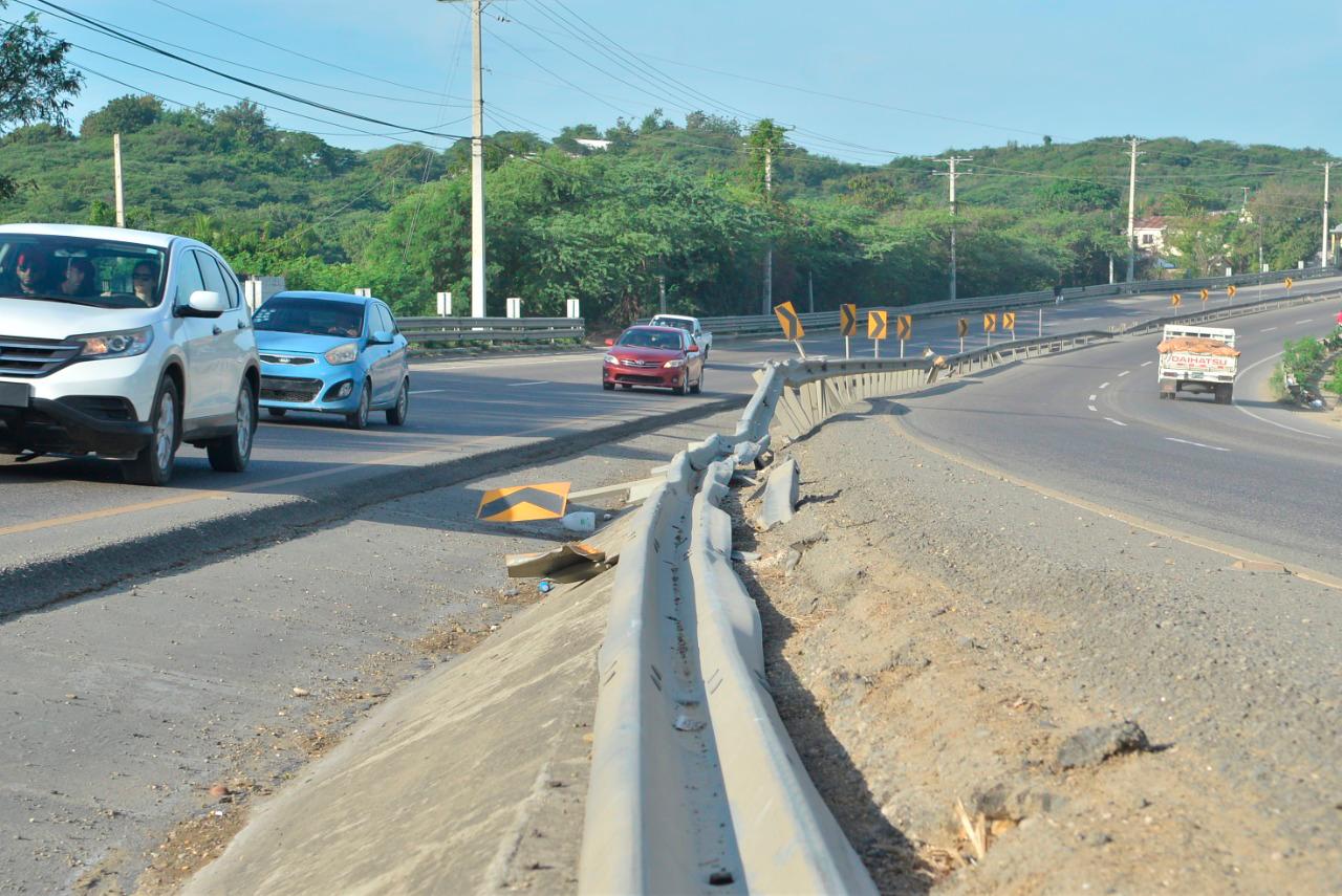 El Ministerio de Obras Públicas, ante la demanda pública de juntas de vecinos y gremios del transporte, ha prometido la reparación de esta autopista, en más de una ocasión.