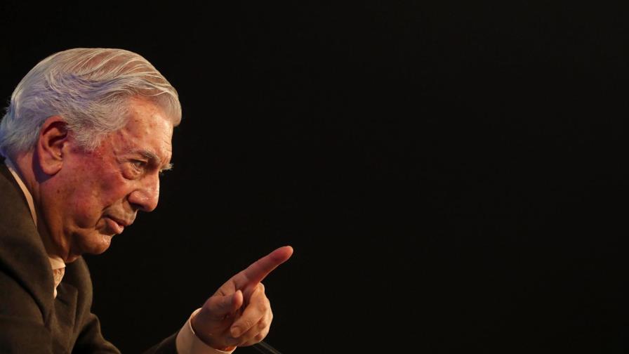 Mario Vargas Llosa espera que suicidio de García no interrumpa labor fiscal en Perú