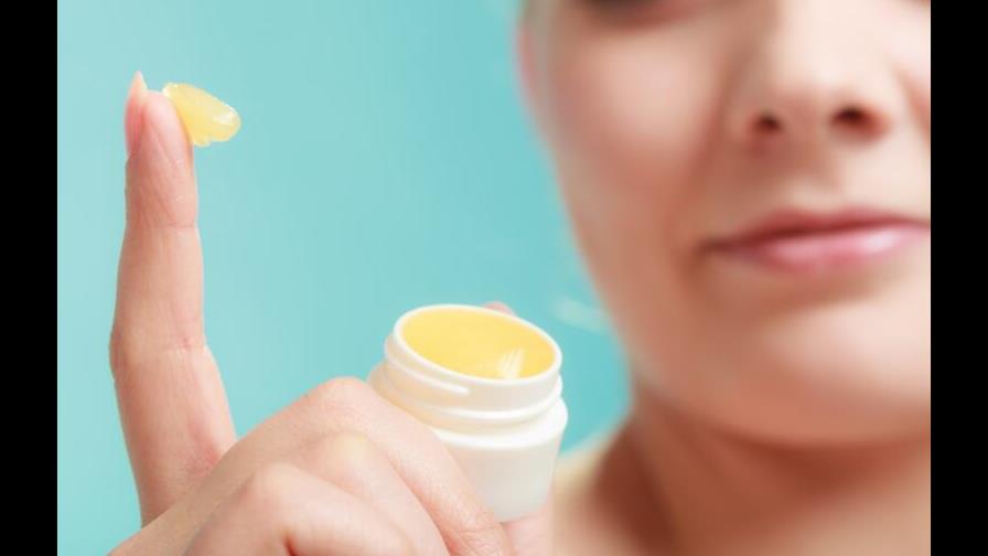 Beneficios de la vaselina en tu rutina de belleza Beneficios de la vaselina en tu rutina de belleza