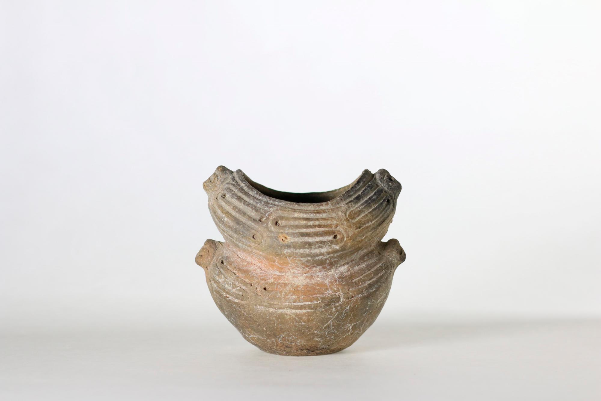 Vasija navicular doble. Colección Centro León