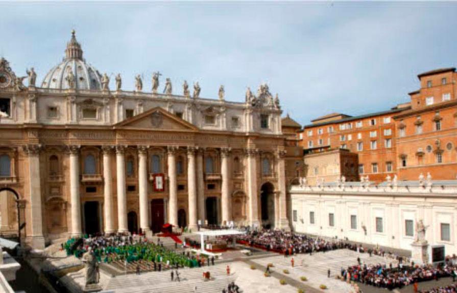 El Vaticano cambia de nuevo al portavoz y elige al italiano Matteo Bruni