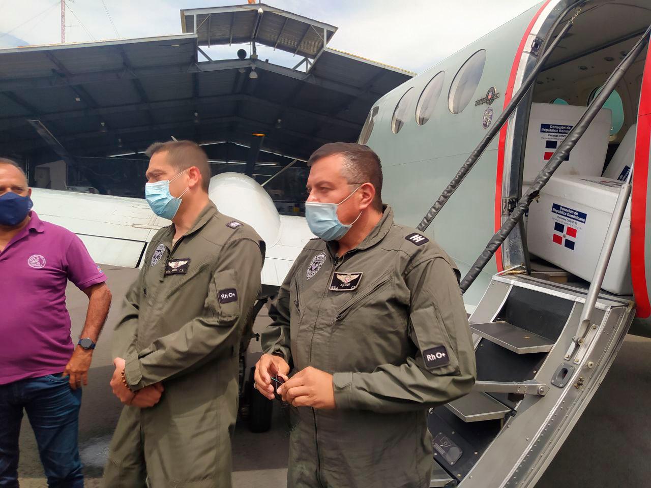 Recibimiento de vacunas de AstraZenenca. 