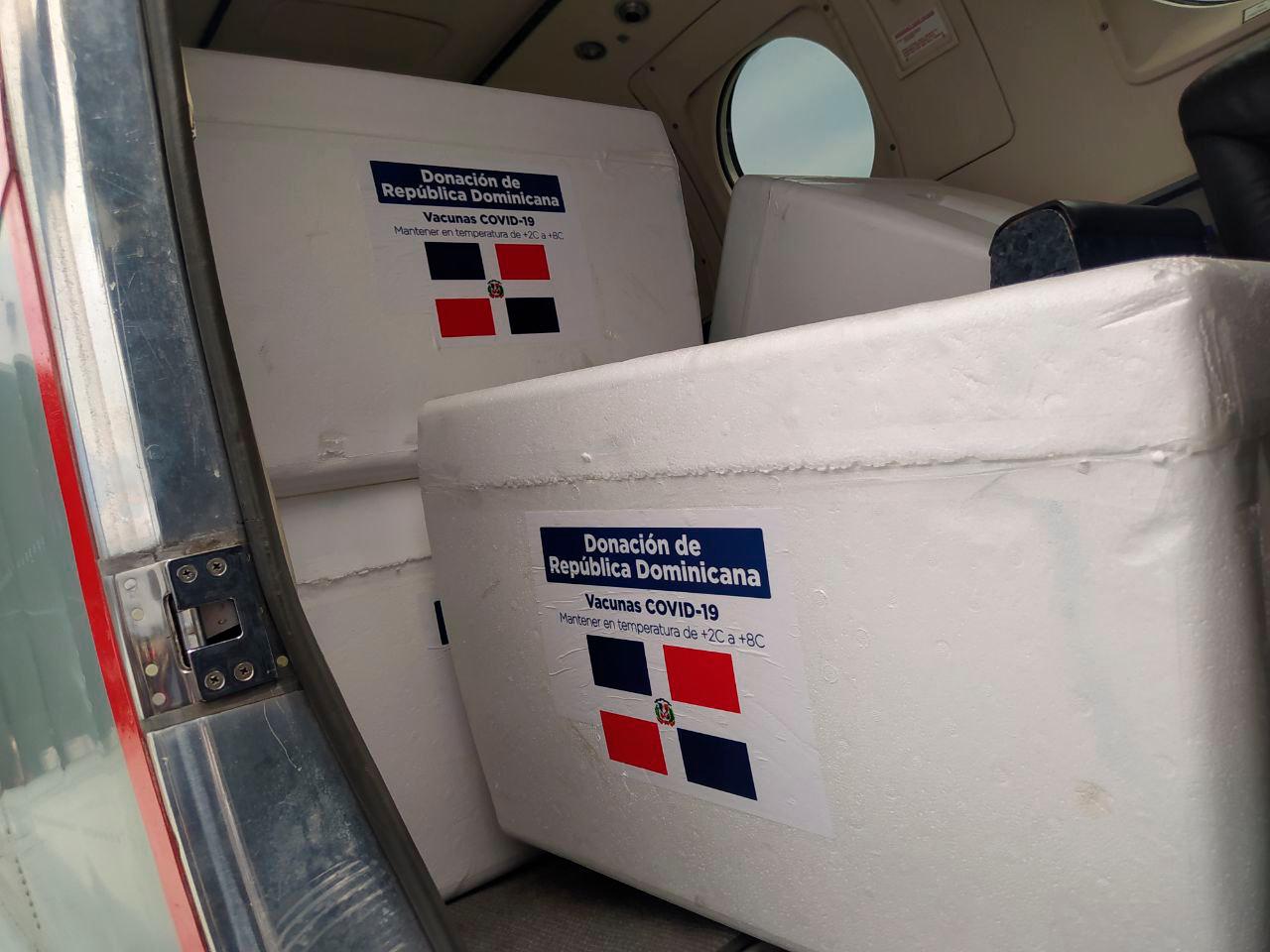 Recibimiento de vacunas de AstraZenenca. 